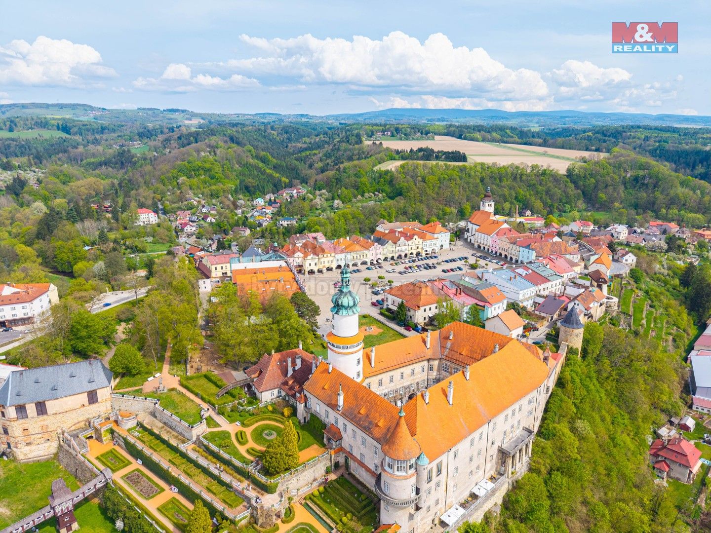 Rodinné domy, Husovo náměstí, Nové Město nad Metují, 322 m²