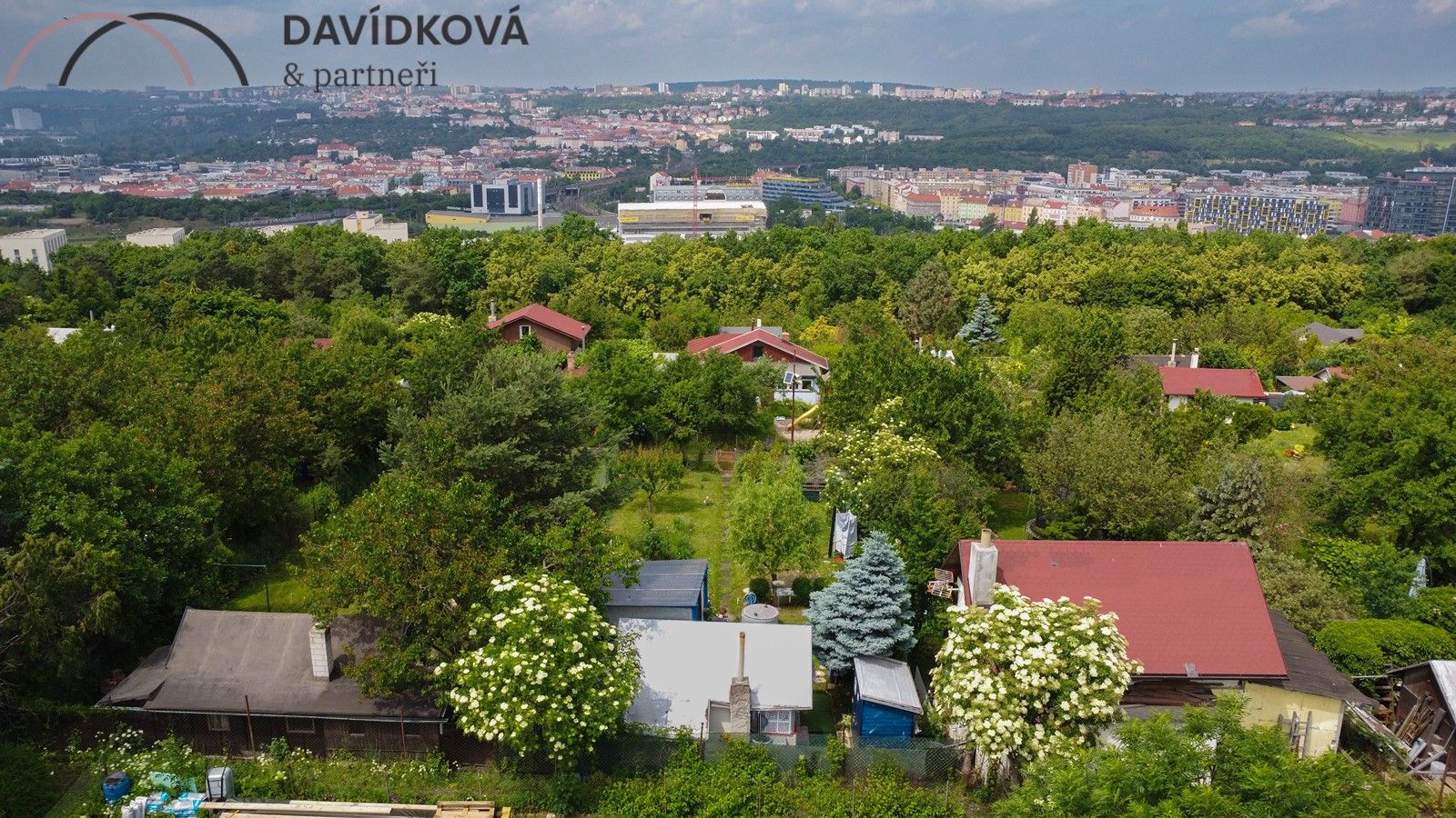 Zahrady, Na Balkáně, Praha, 300 m²