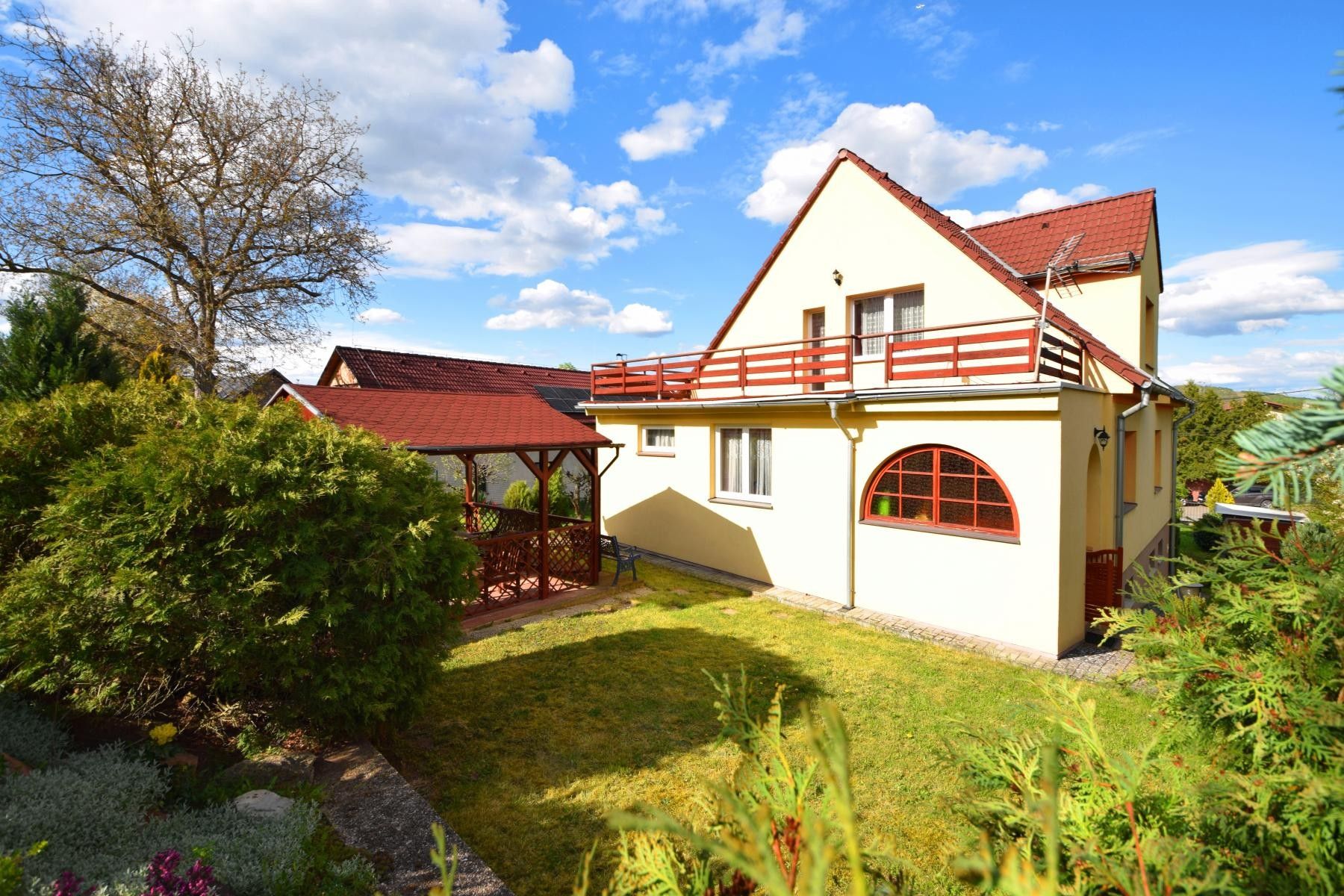 Rodinné domy, Křižatky, Králův Dvůr, 276 m²