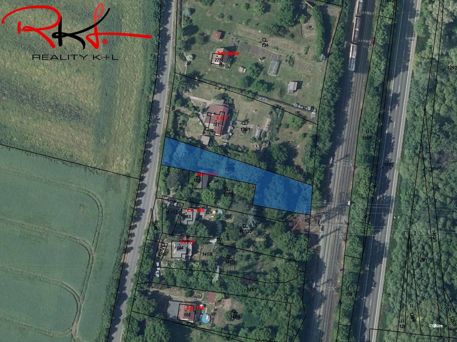 Zahrady, Prackovice nad Labem, 908 m²