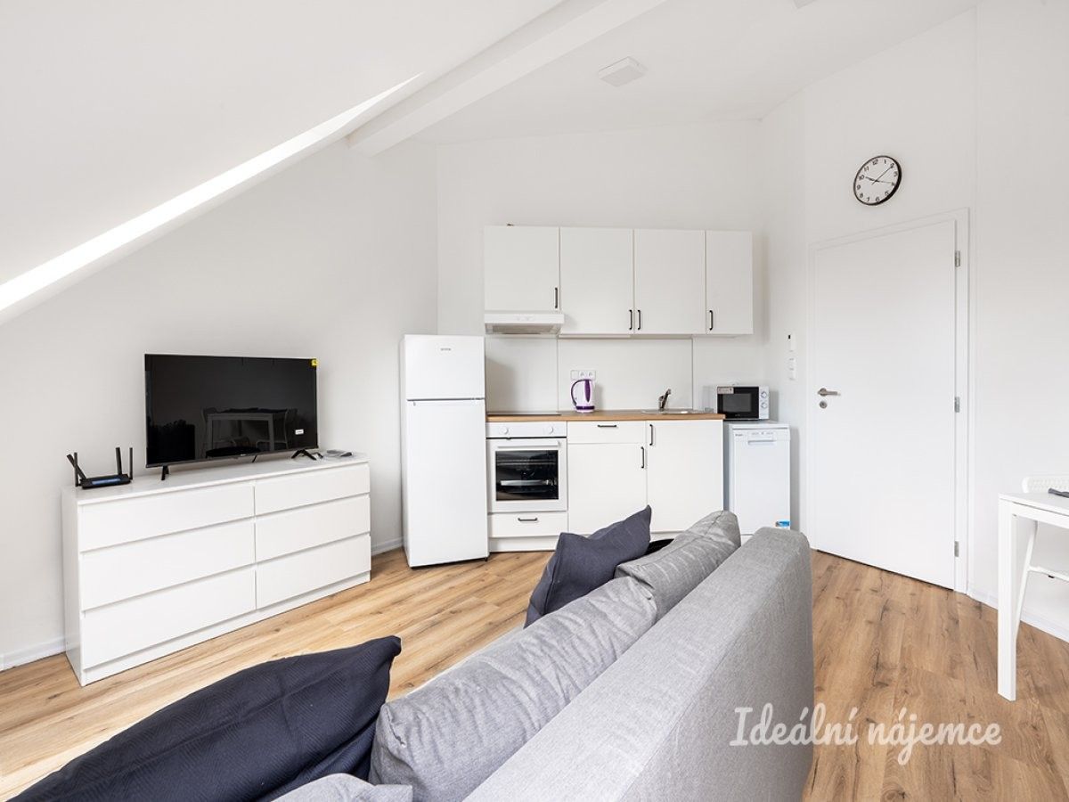 Pronájem byt 2+kk - Jordánská, Praha, 56 m²