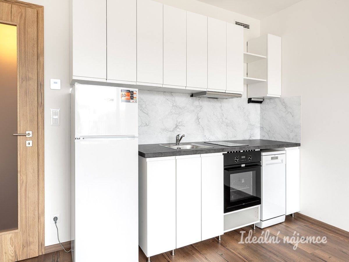 Pronájem byt 1+kk - Kolbenova, Praha, 34 m²