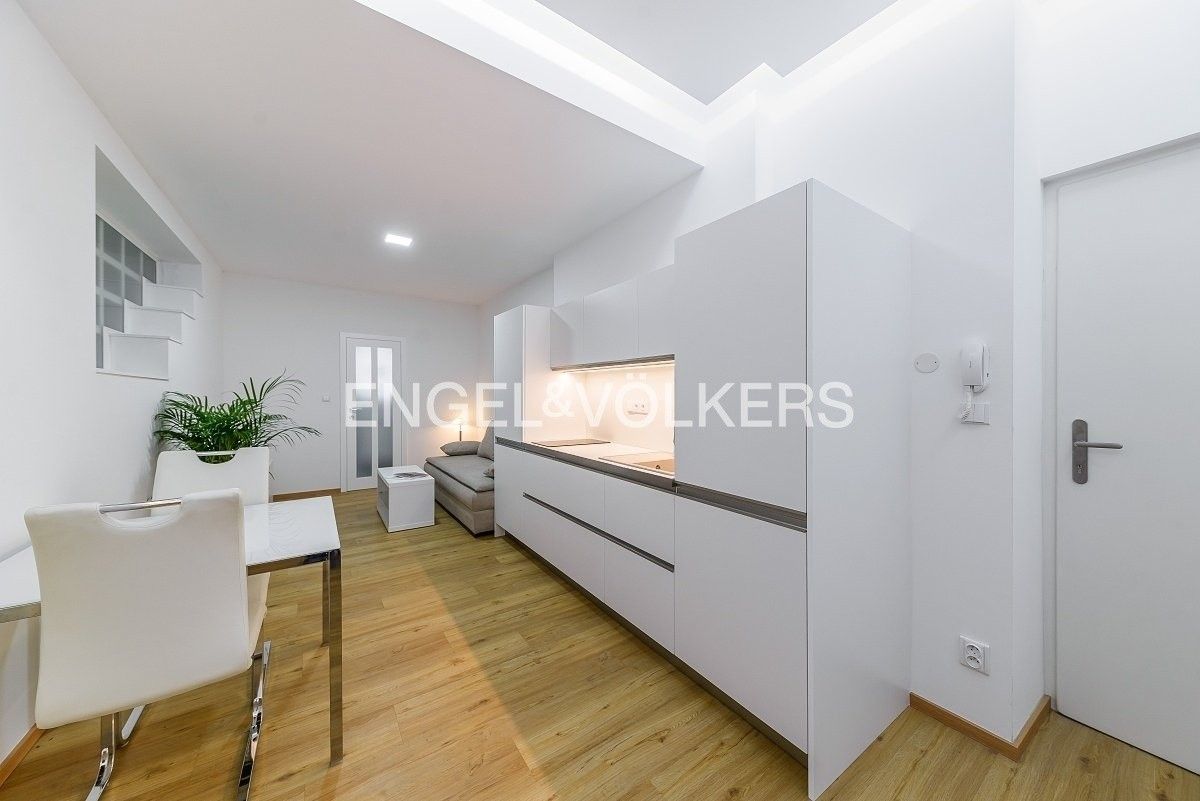 1+kk, Střešovická, Praha, 25 m²