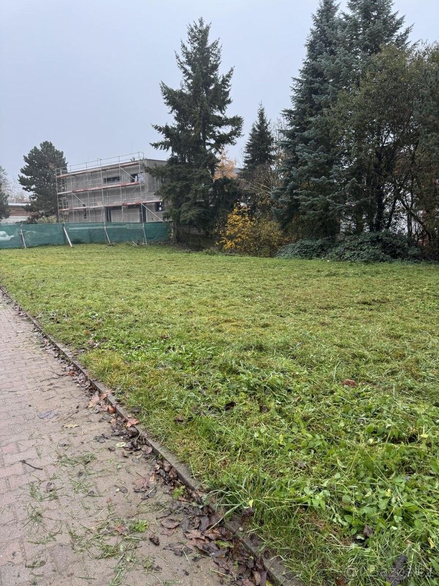 Prodej pozemek - Praha, 154 00, 1 076 m²