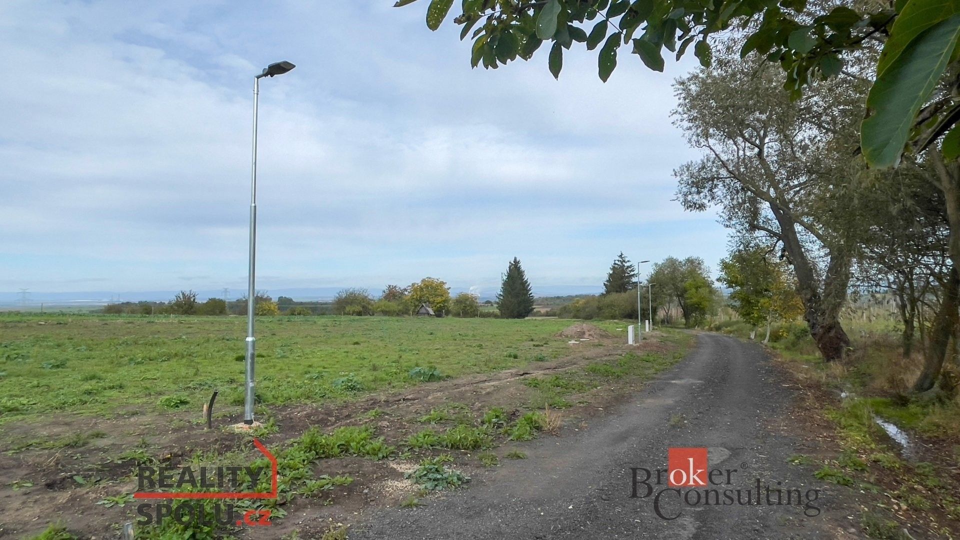 Prodej pozemek pro bydlení - Hořany, Zbrašín, 989 m²