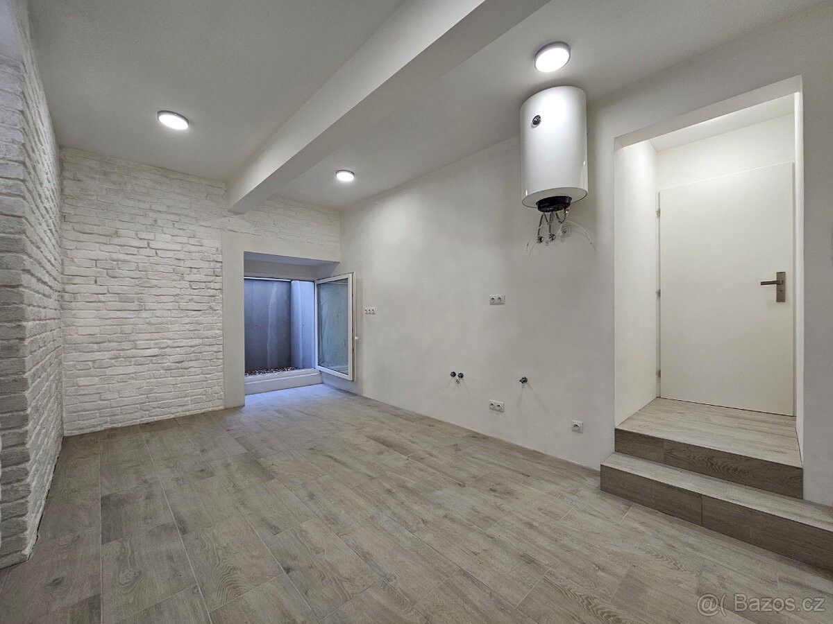 2+kk, Praha, 140 00, 36 m²