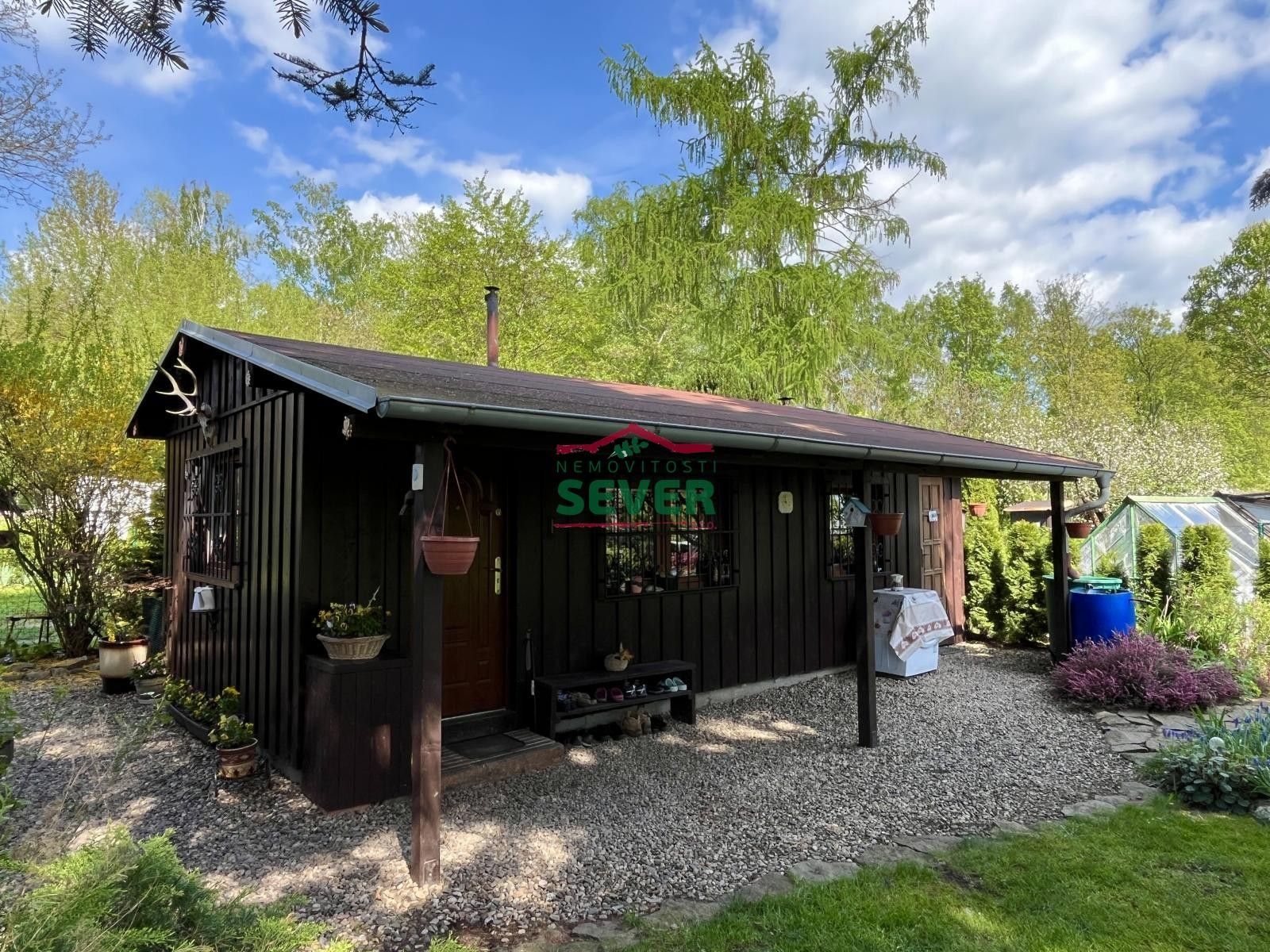 Zahrady, Košťany, 904 m²