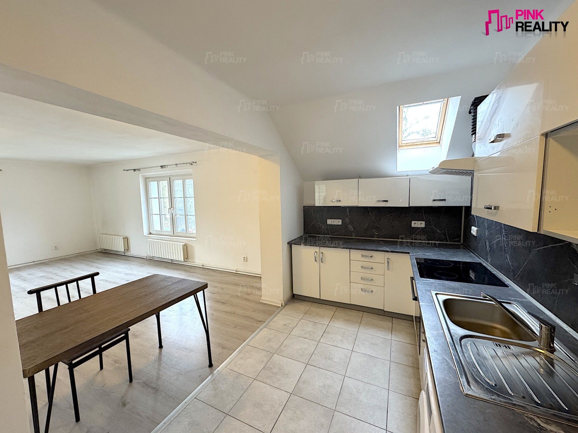 Pronájem byt 2+kk - Jahodov, 81 m²