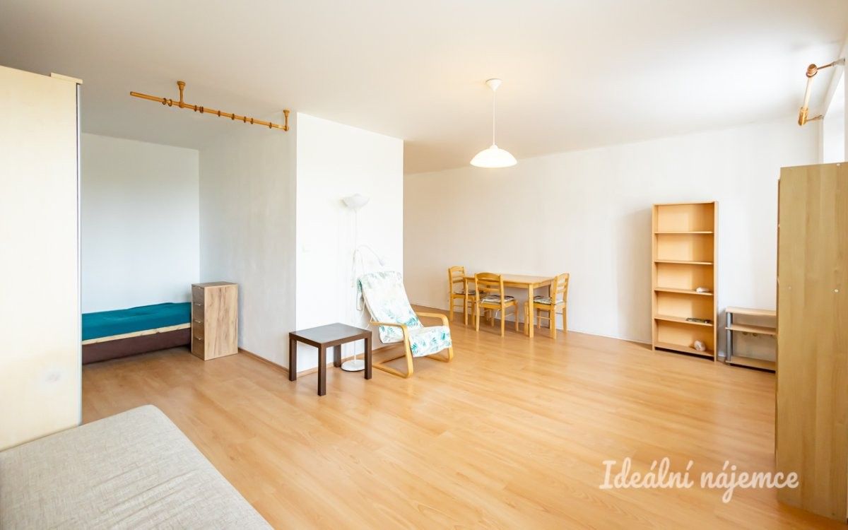Pronájem byt 1+kk - Komenského, Šestajovice, 47 m²