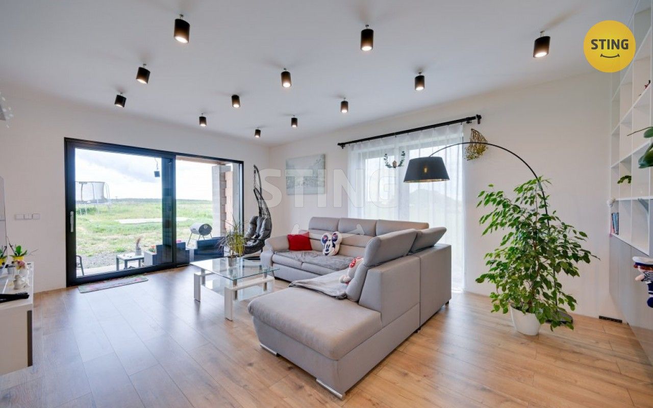 Prodej rodinný dům - Krásensko, 183 m²
