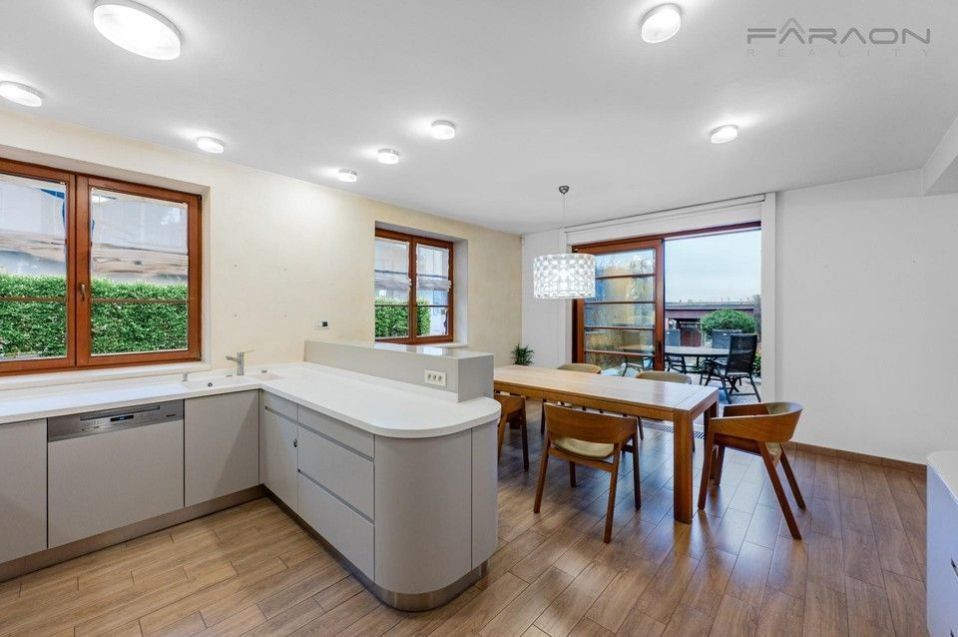 Prodej rodinný dům - Jiráskova, Říčany, 335 m²