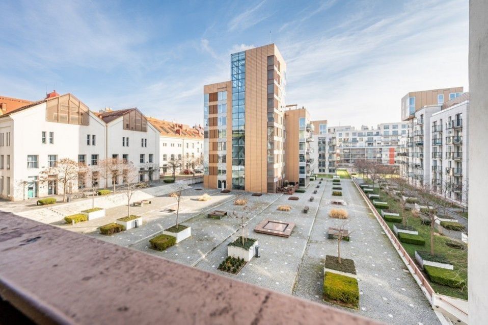 2+kk, Korunní, Praha, 103 m²