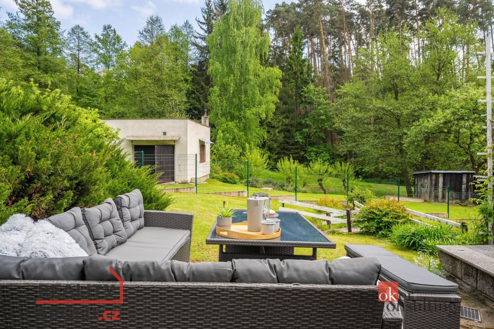 Prodej rodinný dům - Rouštany, Pohled, 294 m²