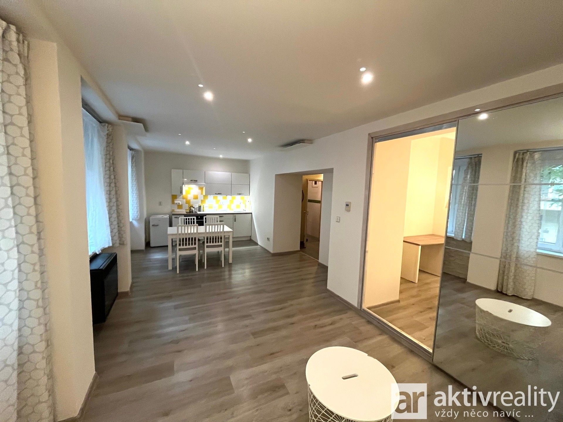 Pronájem byt 1+1 - Biskupcova, Praha, 47 m²