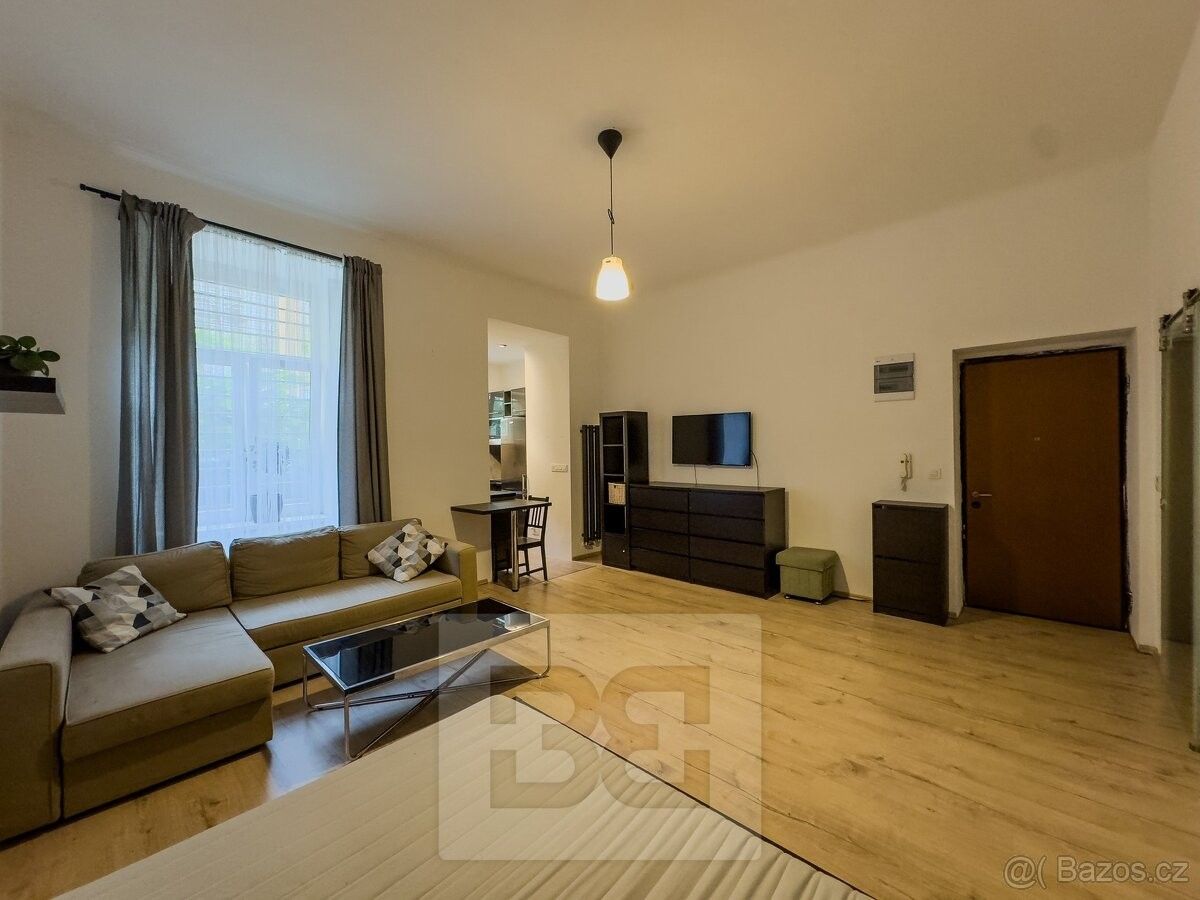 1+kk, Praha, 186 00, 32 m²