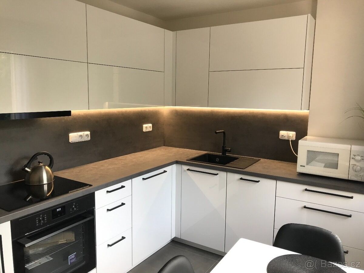 Prodej byt 2+1 - Praha, 106 00, 61 m²