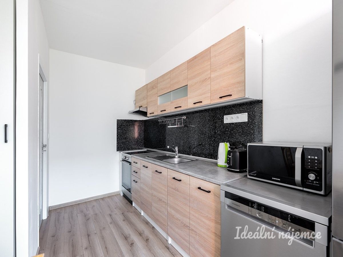 3+1, Peškova, Praha, 76 m²