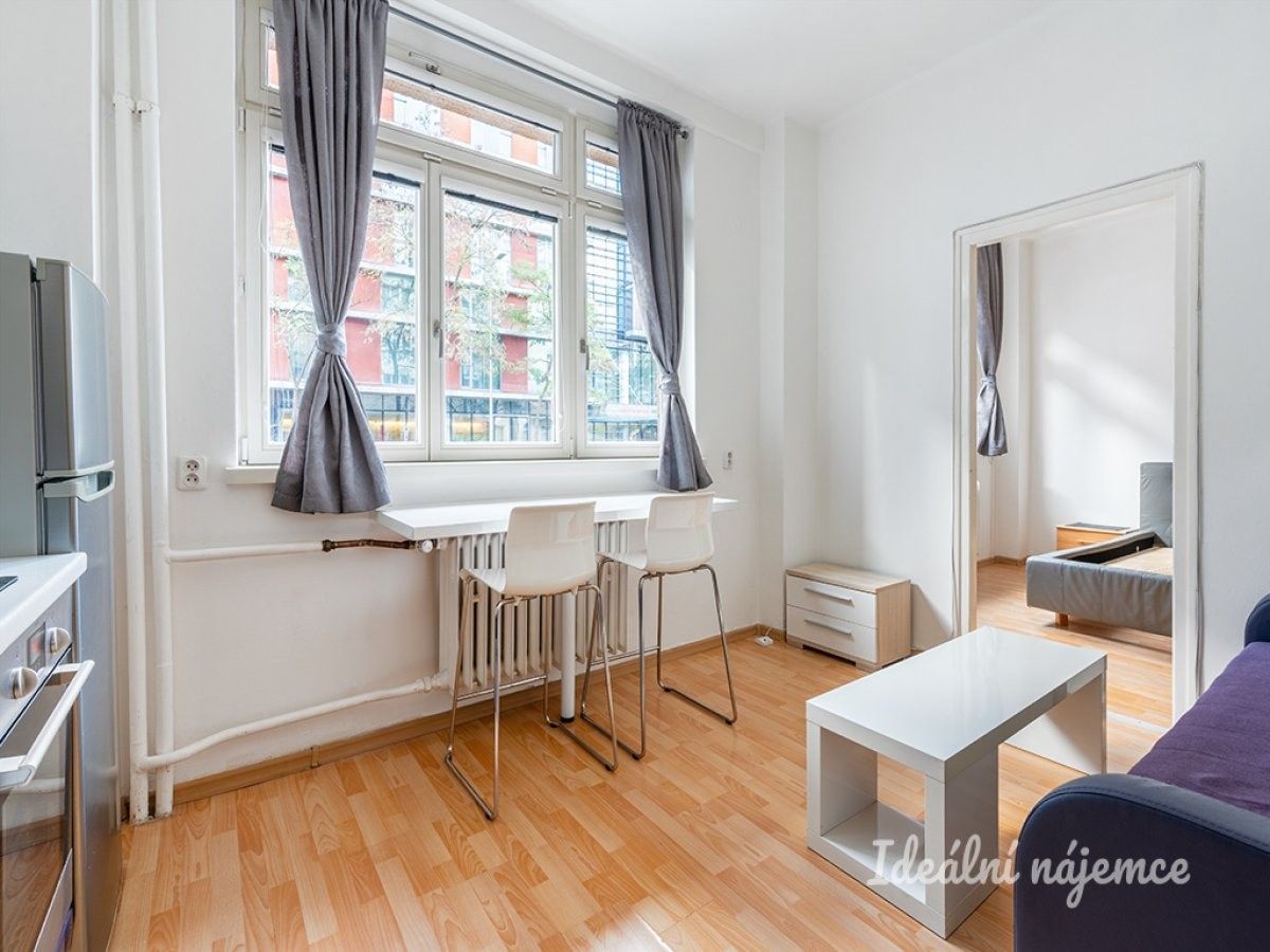 2+kk, Stroupežnického, Praha, 32 m²