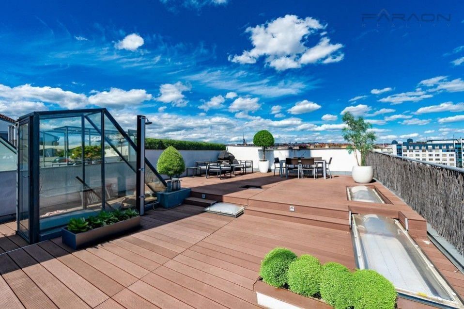 Pronájem byt 2+kk - Bartoškova, Praha, 180 m²