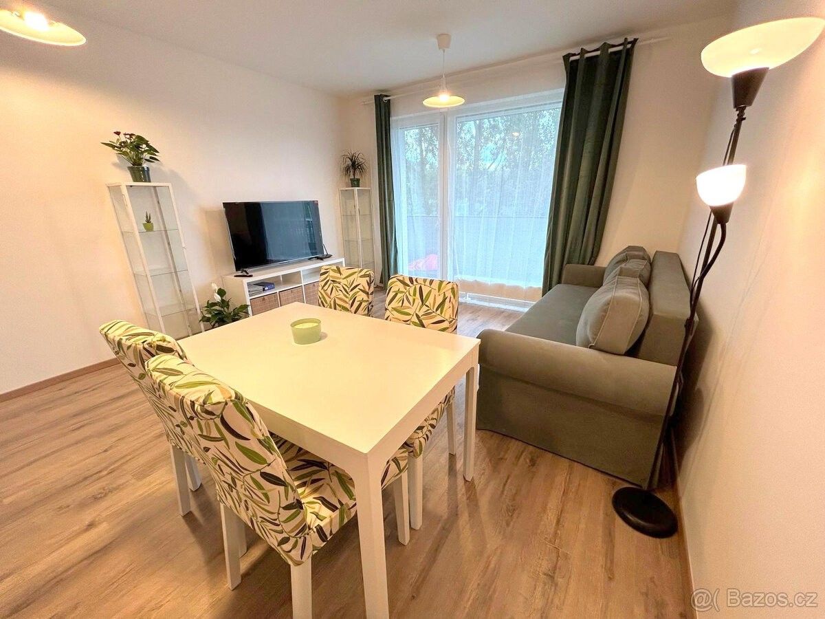 Pronájem byt 2+kk - Praha, 143 00, 74 m²