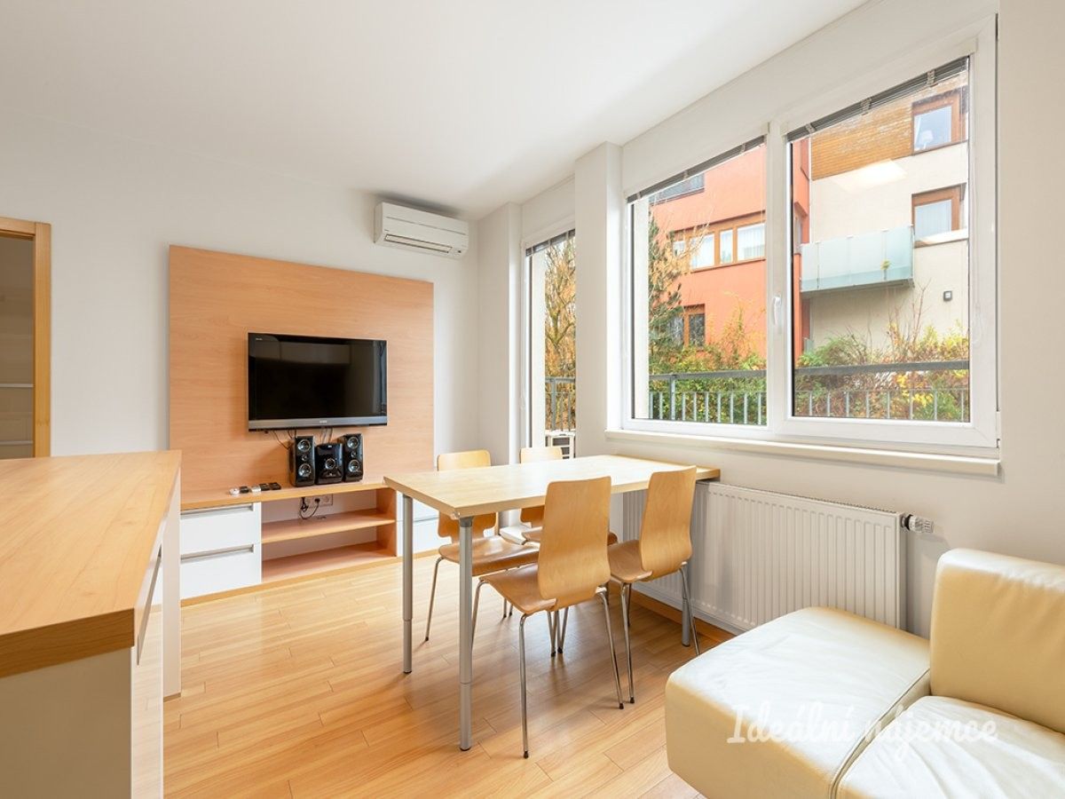 Pronájem byt 2+kk - Hvězdářská, Praha, 55 m²