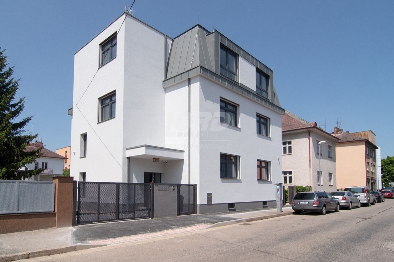 4+kk, Bohuslava Martinů, Hradec Králové, 94 m²
