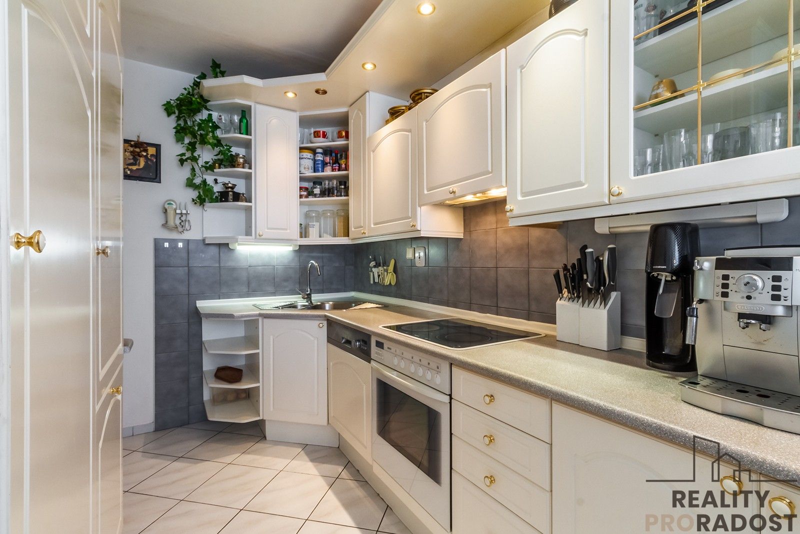 4+1, Uherská, Praha, 93 m²