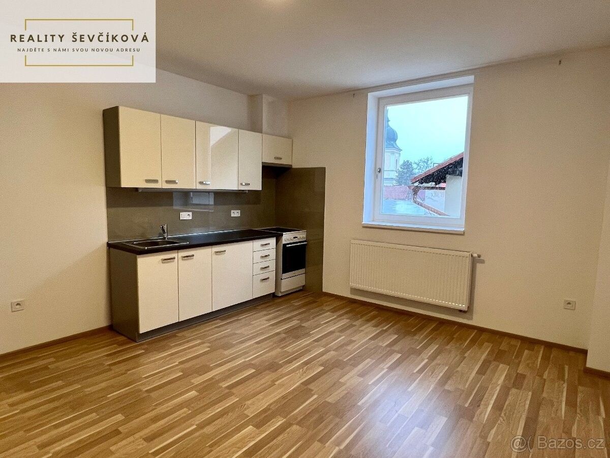 1+kk, Holice v Čechách, 534 01, 28 m²