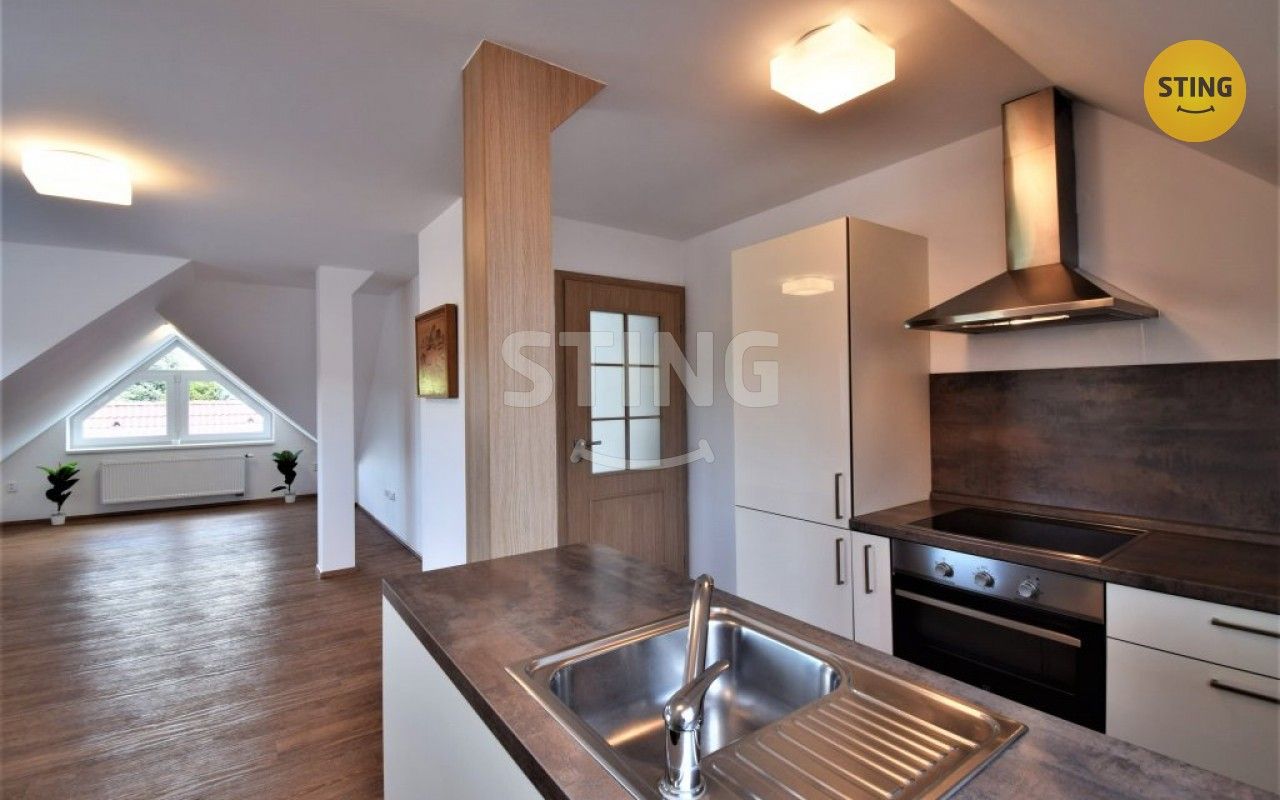 Pronájem byt - Vejvanovská, Zlín, 93 m²