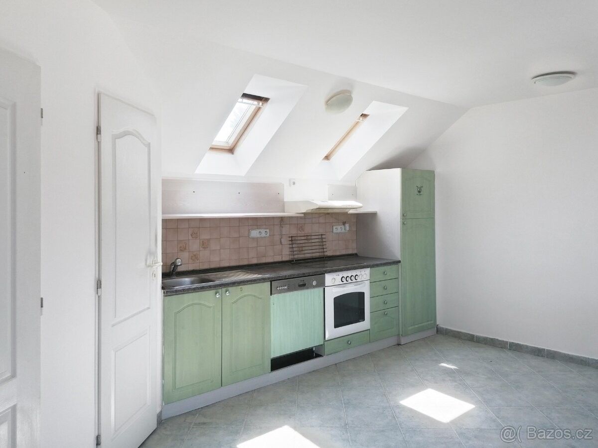 3+kk, Staré Město u Uherského Hradiště, 686 03, 75 m²