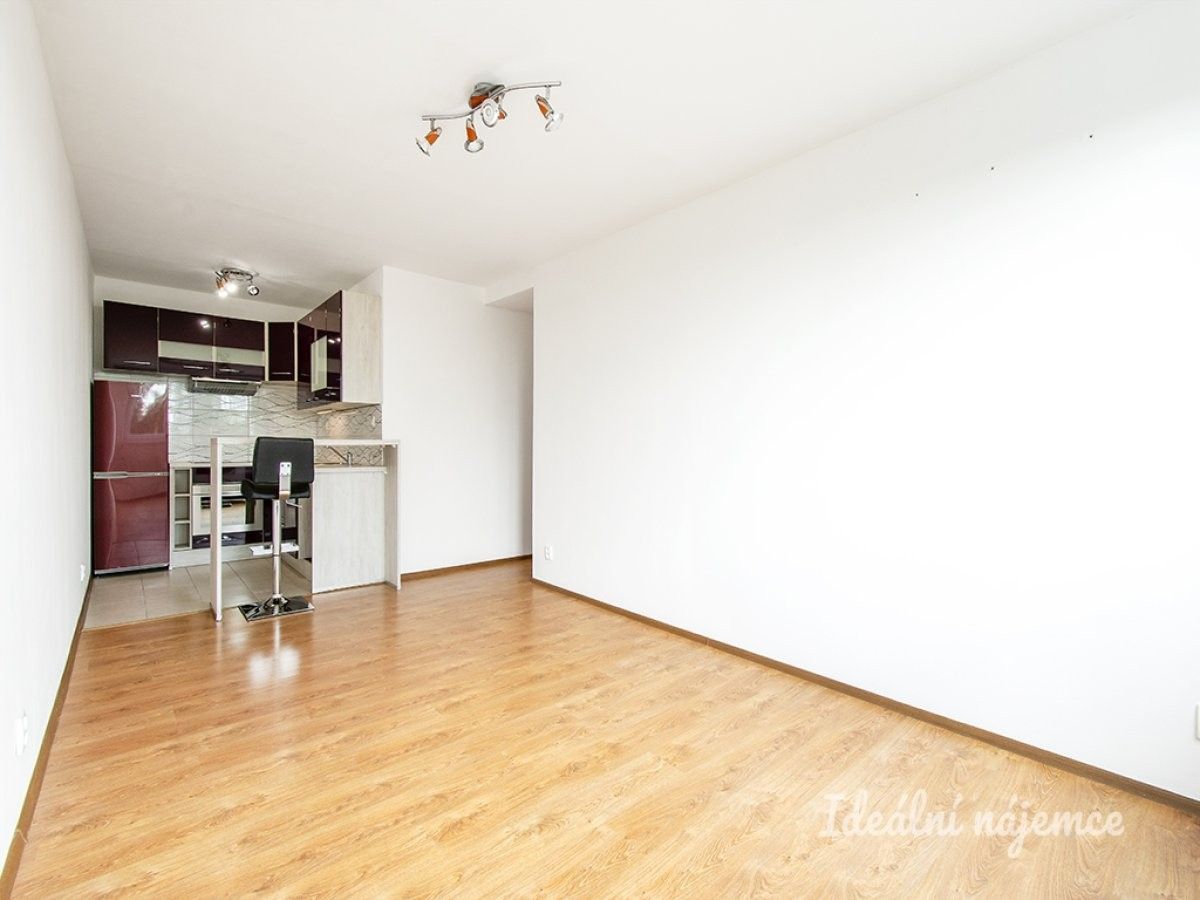 2+kk, Borovanského, Praha, 42 m²