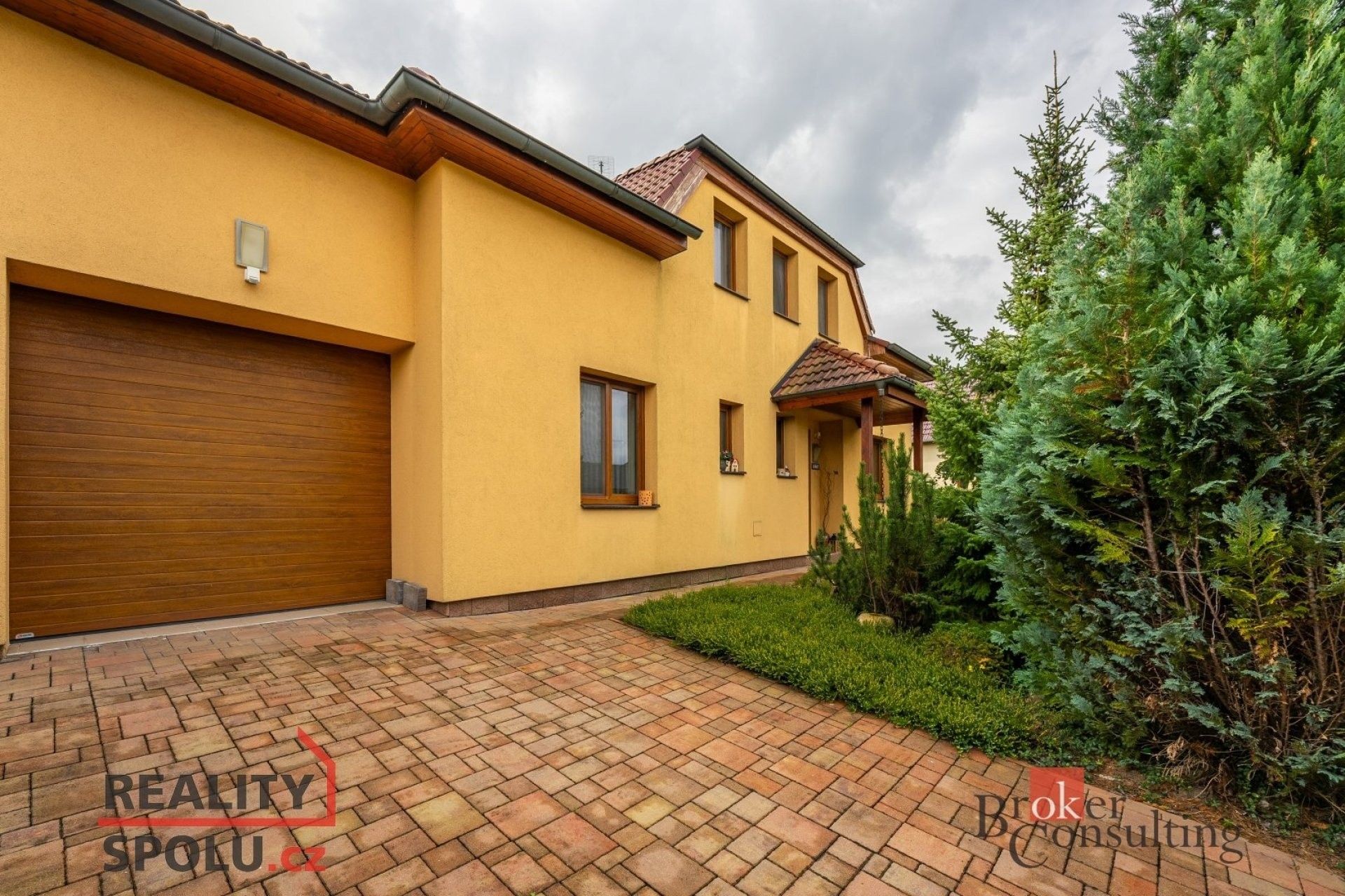 Prodej rodinný dům - U studánky, Veleň, 184 m²
