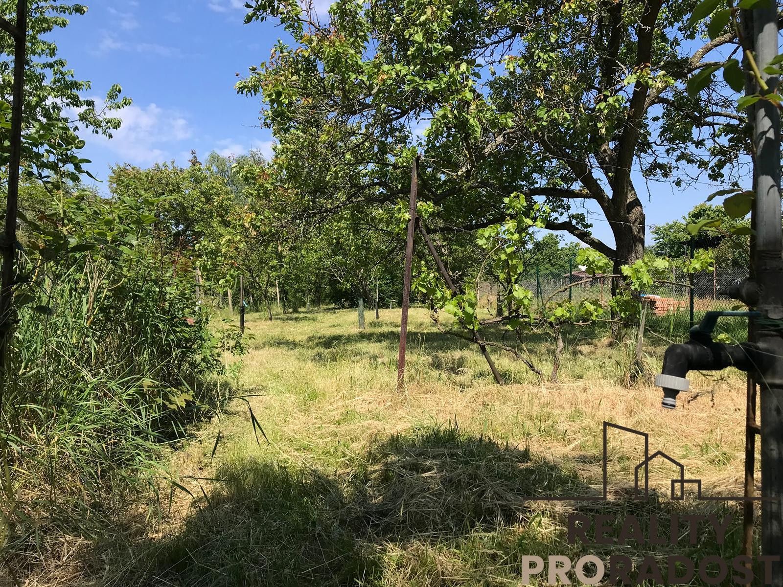 Zahrady, Znojmo, 1 374 m²