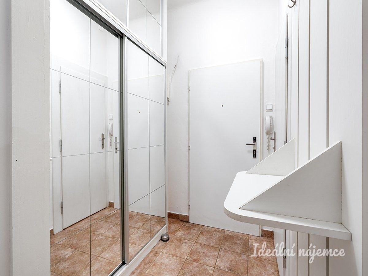 Pronájem byt 2+kk - U skládky, Praha, 51 m²