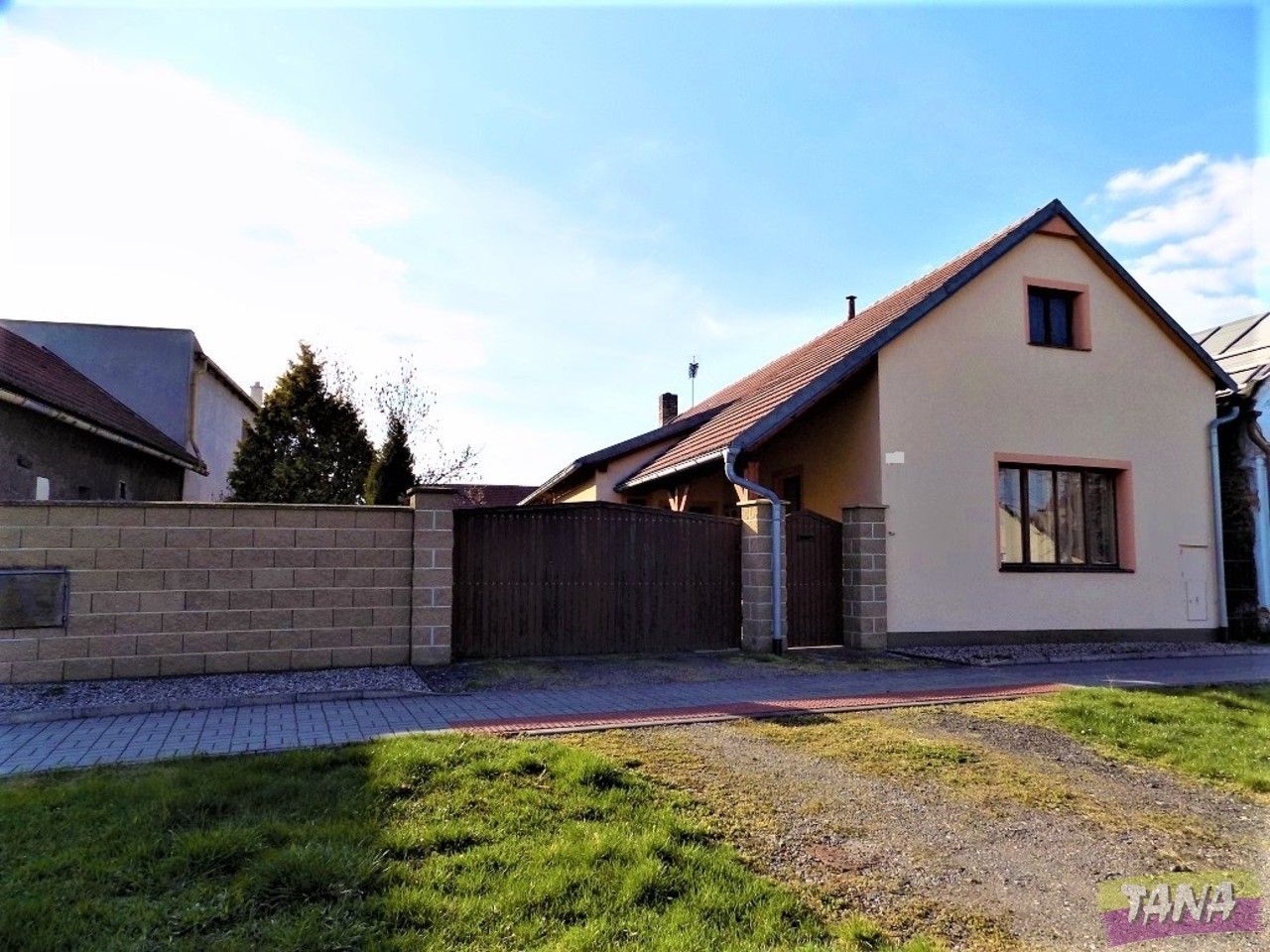 Prodej rodinný dům - Poděbradská, Vrbová Lhota, 329 m²