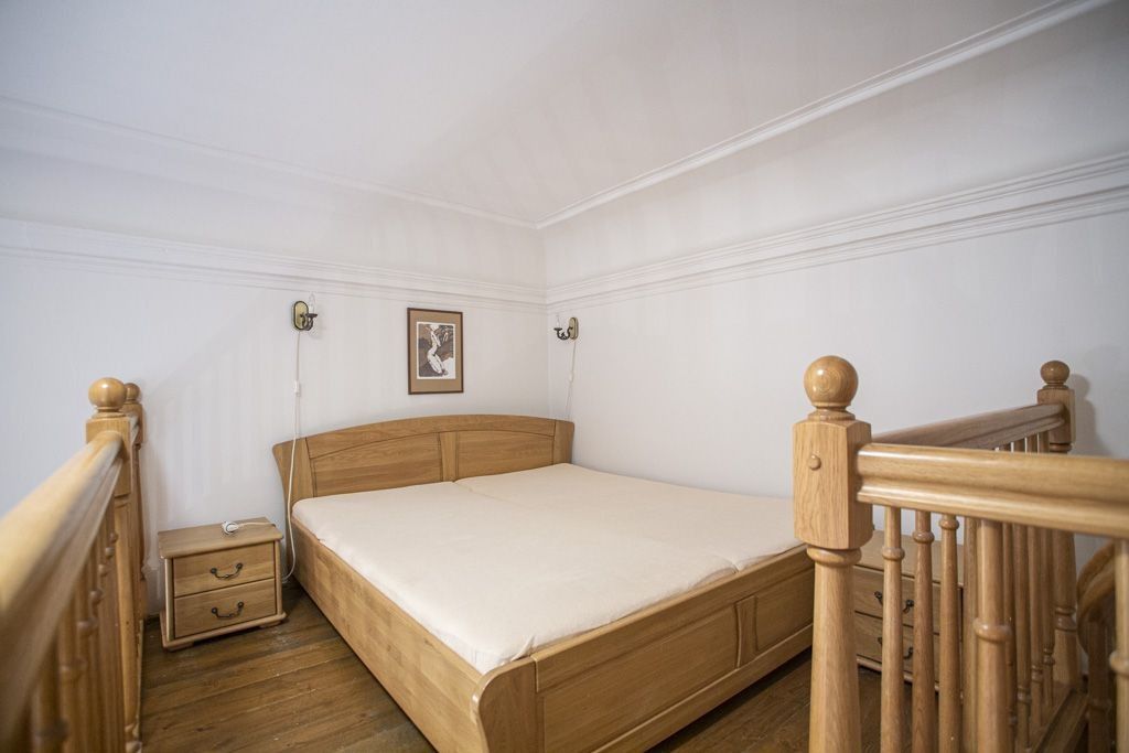 Pronájem byt 1+1 - Mostecká, Praha, 40 m²