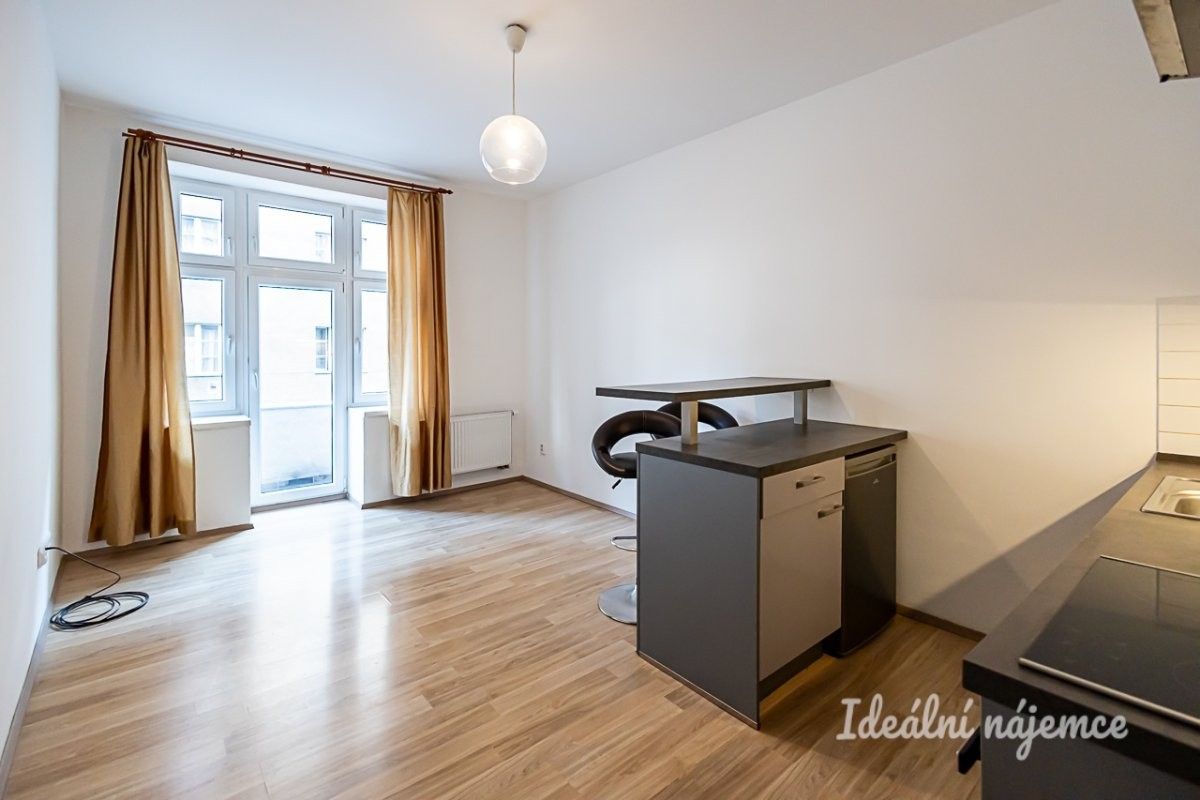2+kk, Biskupcova, Praha, 44 m²