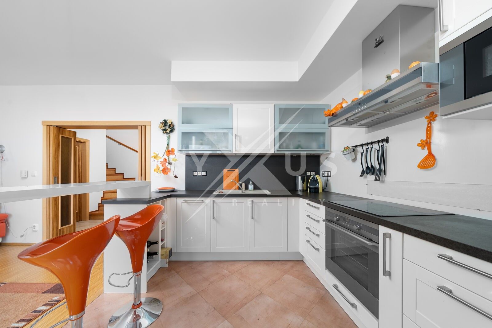 4+kk, Švejcarovo náměstí, Praha, 155 m²