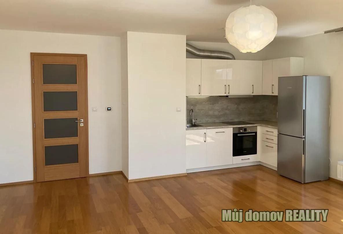 2+kk, Komunardů, Praha, 65 m²