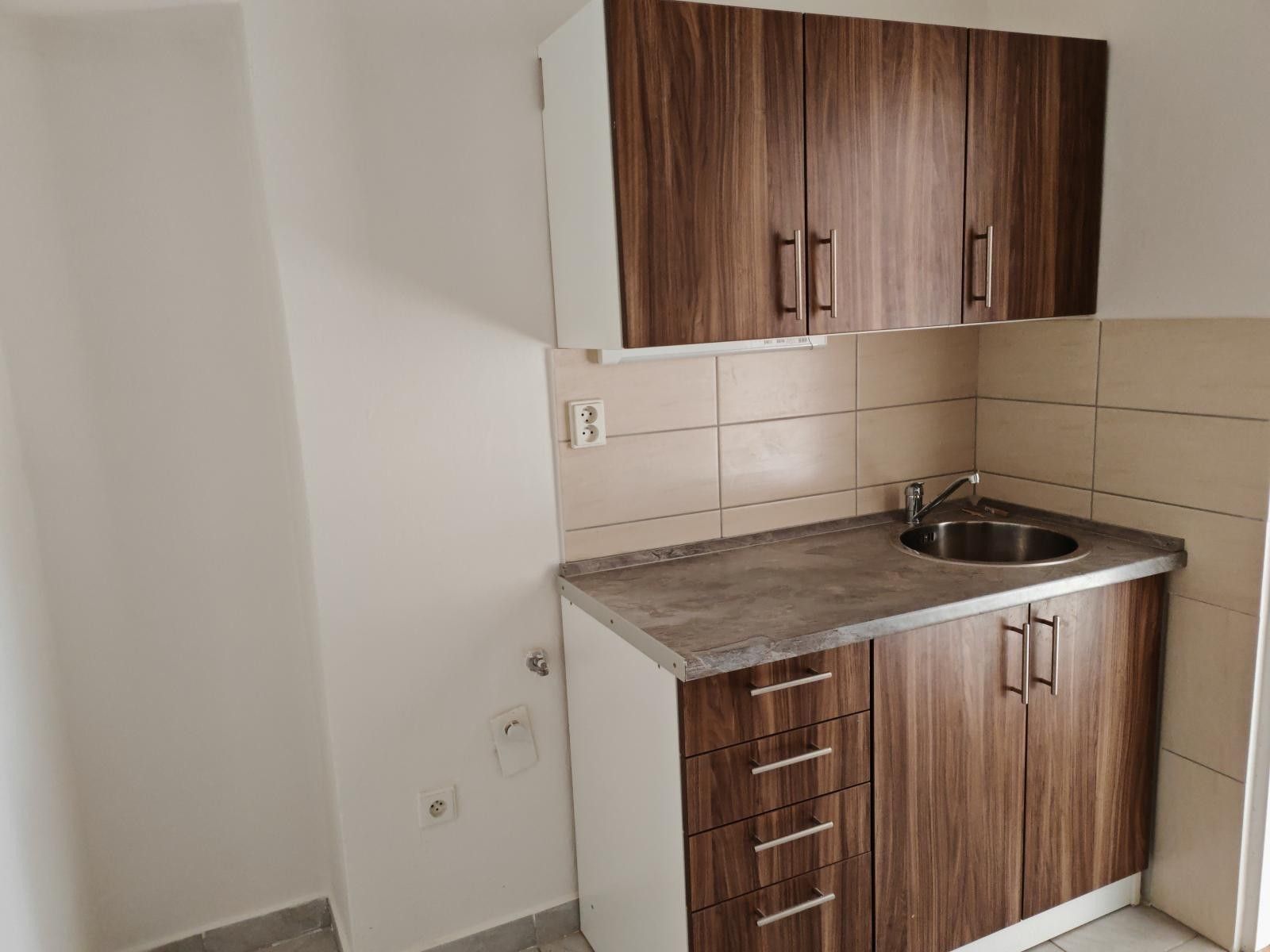 Pronájem byt 1+kk - Sladkovského, Pardubice, 26 m²