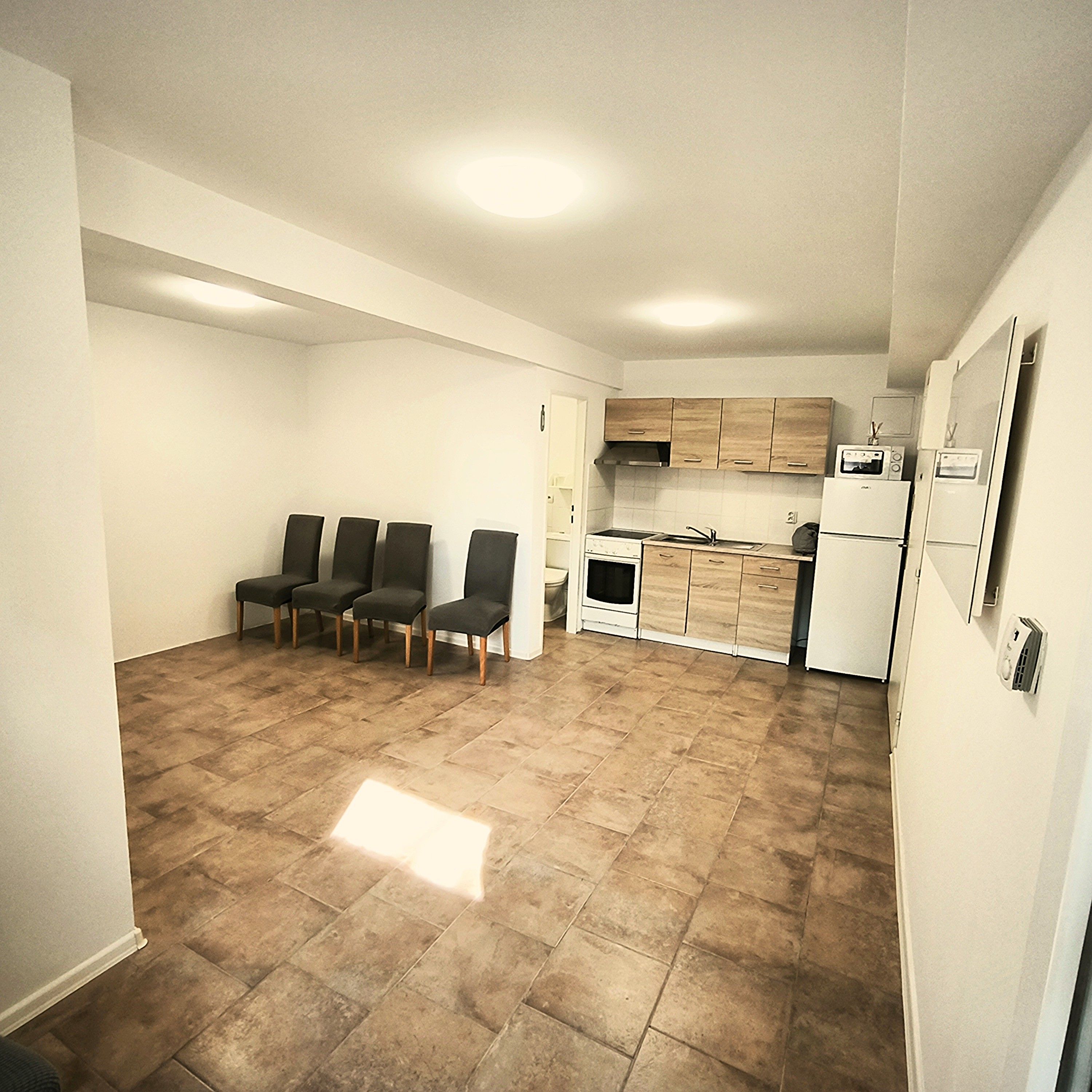 1+kk, Spojovací 34 Praha, 24 m²