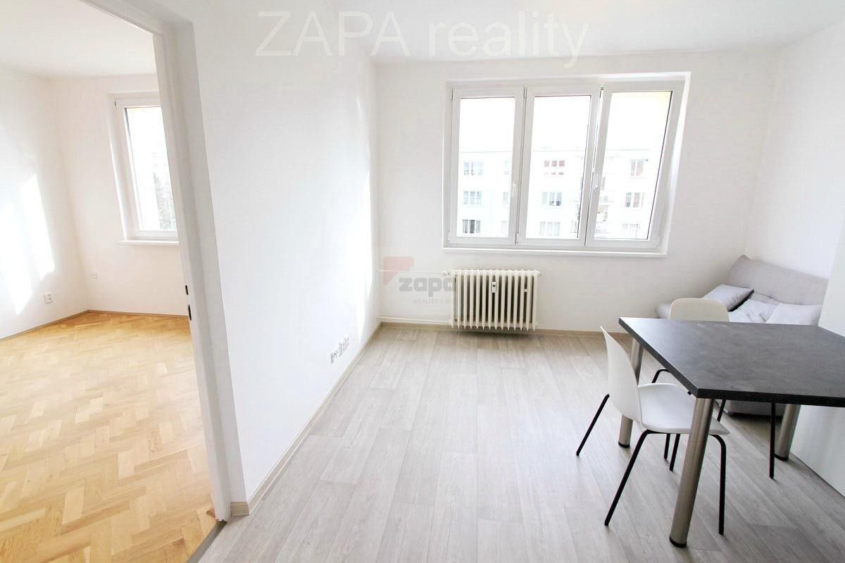 Pronájem byt 2+kk - Bělinského, Praha, 35 m²