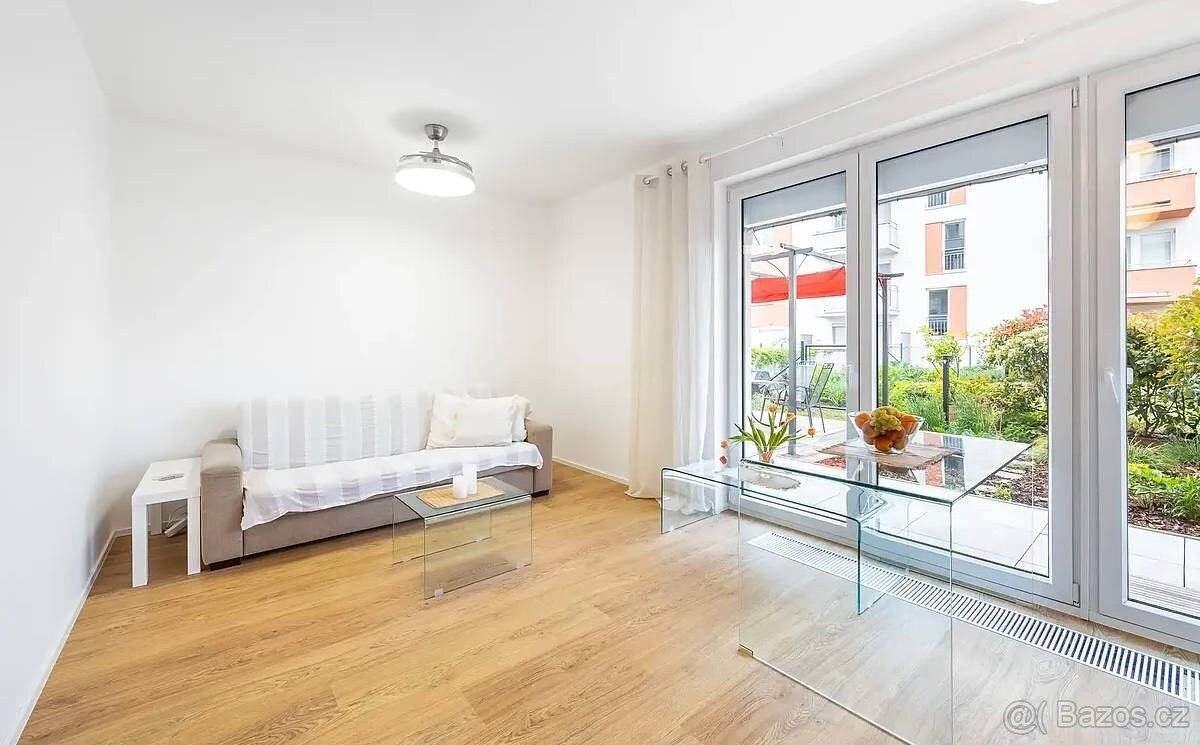Pronájem byt 1+kk - Praha, 155 00, 55 m²