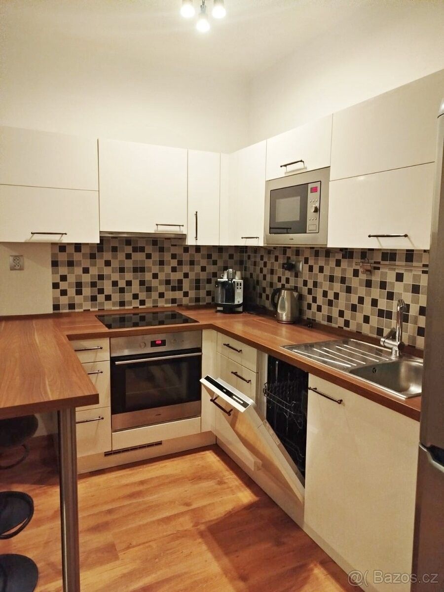 1+1, Praha, 190 00, 43 m²