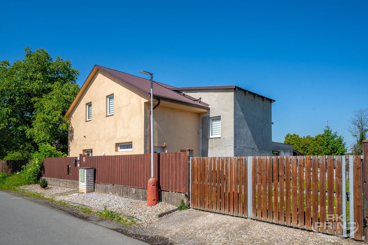 Rodinné domy, Luční, Tišice, 240 m²