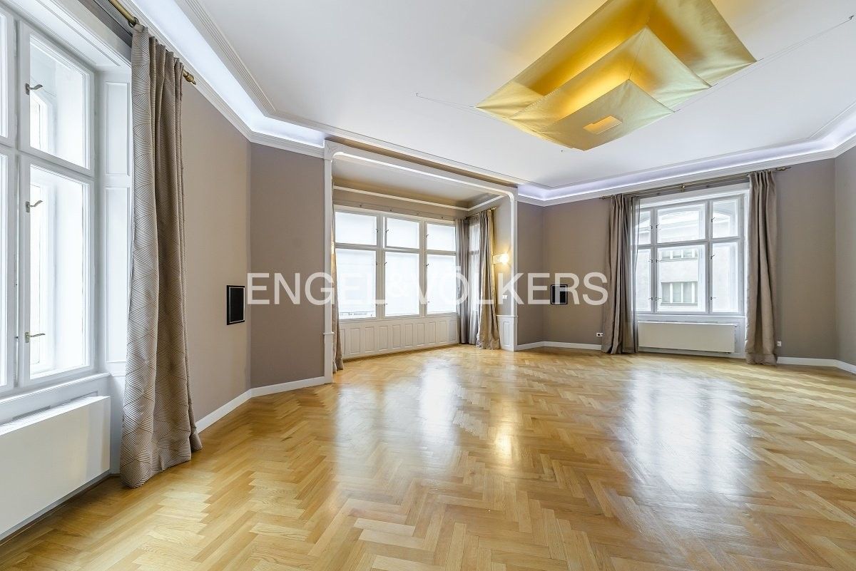 4+1, V kolkovně, Staré Město, Praha, 220 m²