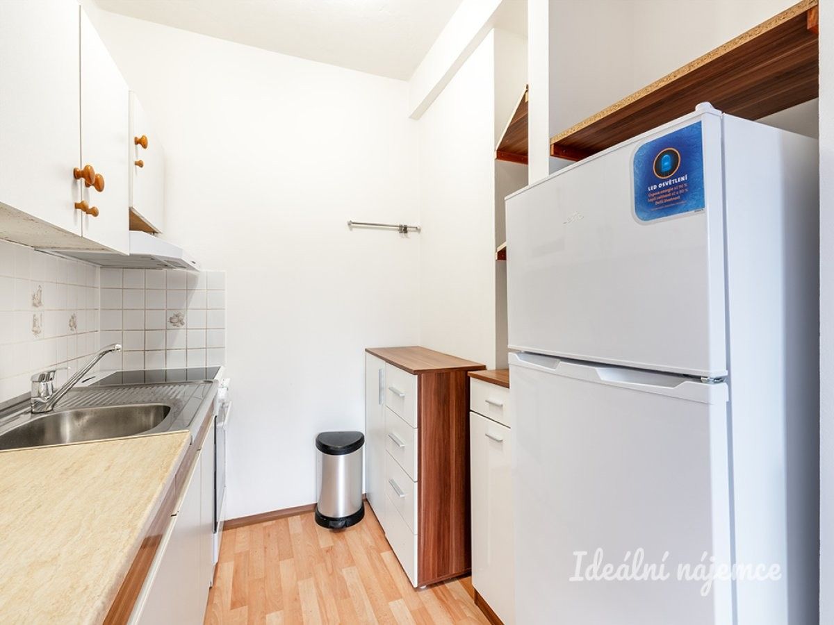 Pronájem byt 2+kk - Za mlýnem, Praha, 37 m²