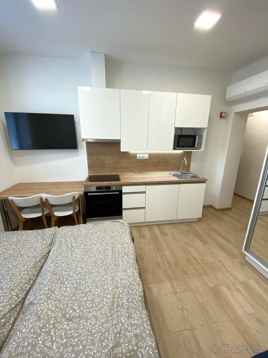 Pronájem byt 1+kk - Zlín, 760 01, 30 m²