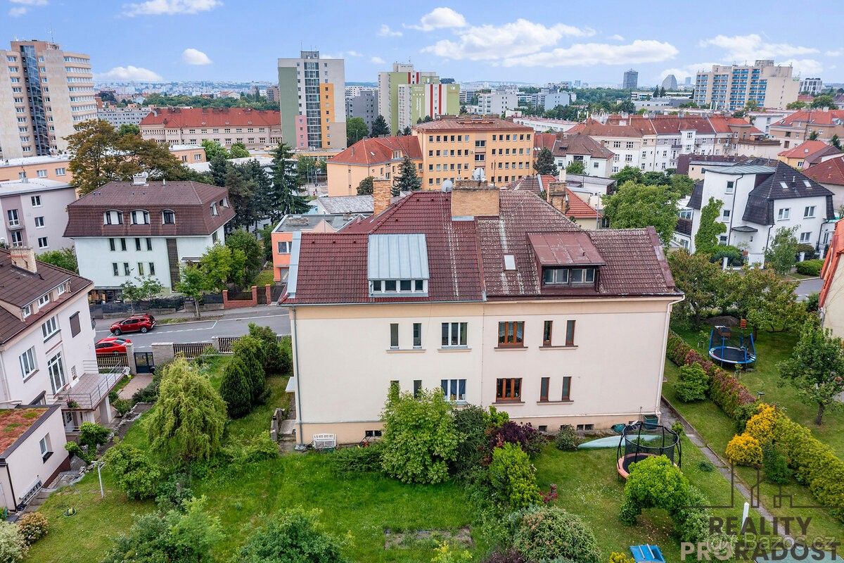 Ostatní, Praha, 130 00, 390 m²