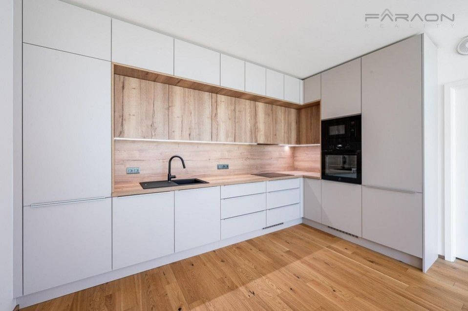 Pronájem byt 3+kk - Podbělohorská,Praha 5, Smíchov, 170 m²